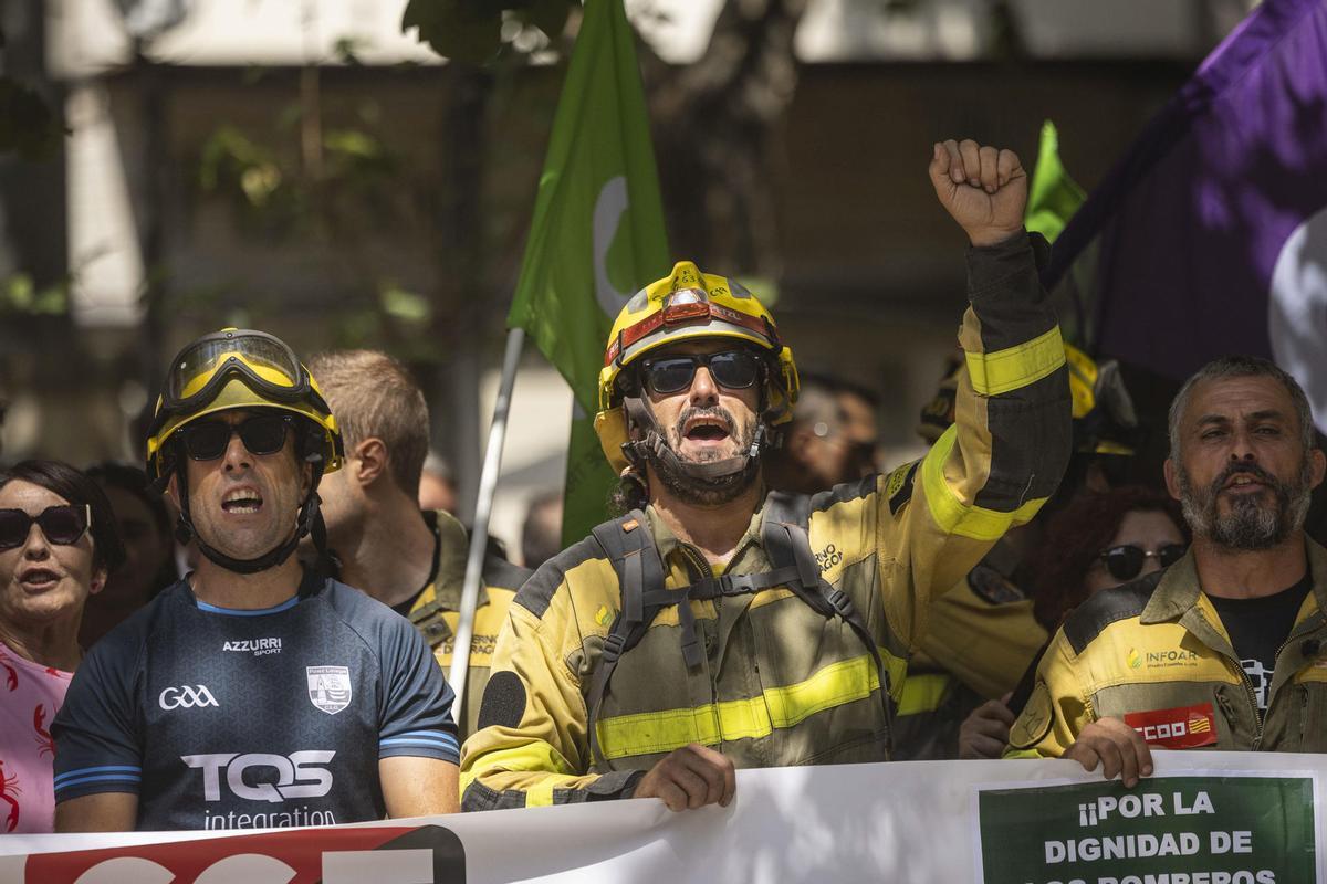 Concentración para reclamar más medios y mejores condiciones laborales para el dispositivo de extinción de incendios forestales de Aragón.