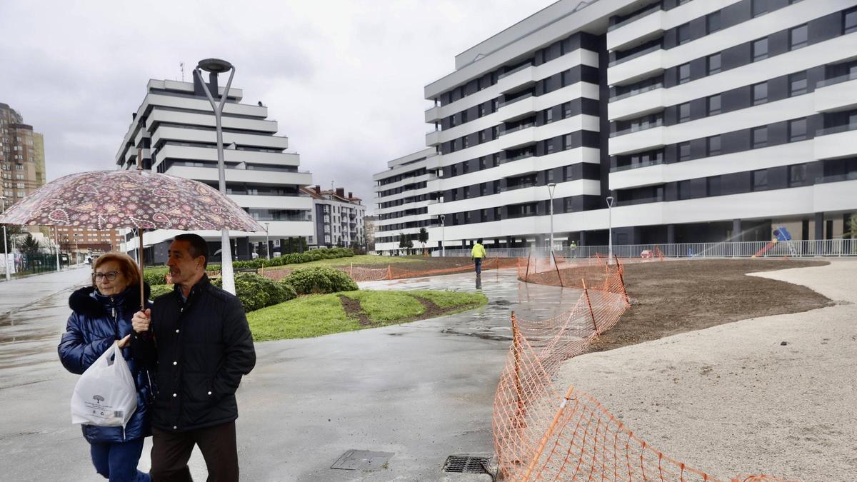 VÍDEO:  La zona oeste aplaude la "modernización" de los alrededores de la playa del Arbeyal