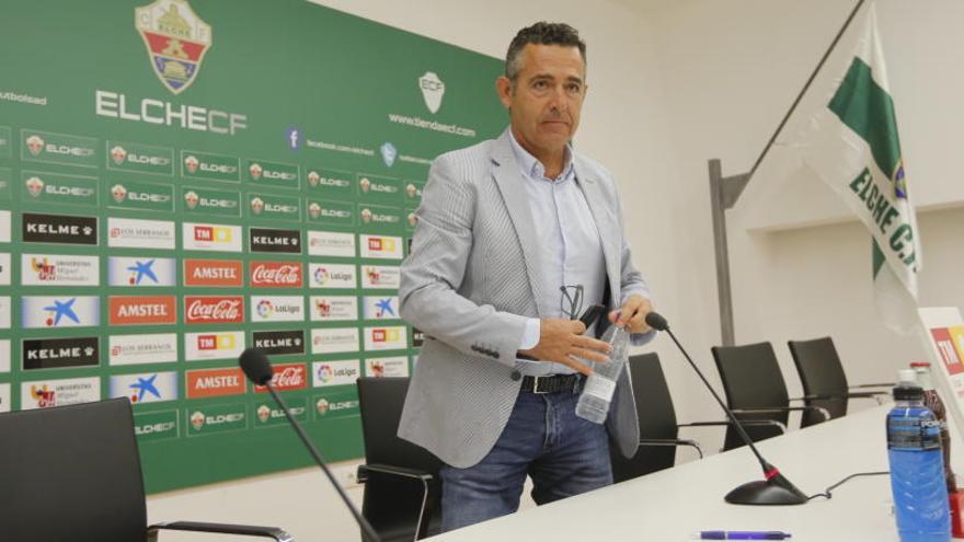 &quot;El Elche no se ha vendido ni a Pina, ni a nadie&quot;