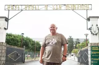 Ángel, ganadero de Botaya evacuado en Jaca: "Es un fuego devastador, todo se ha quedado abrasado"