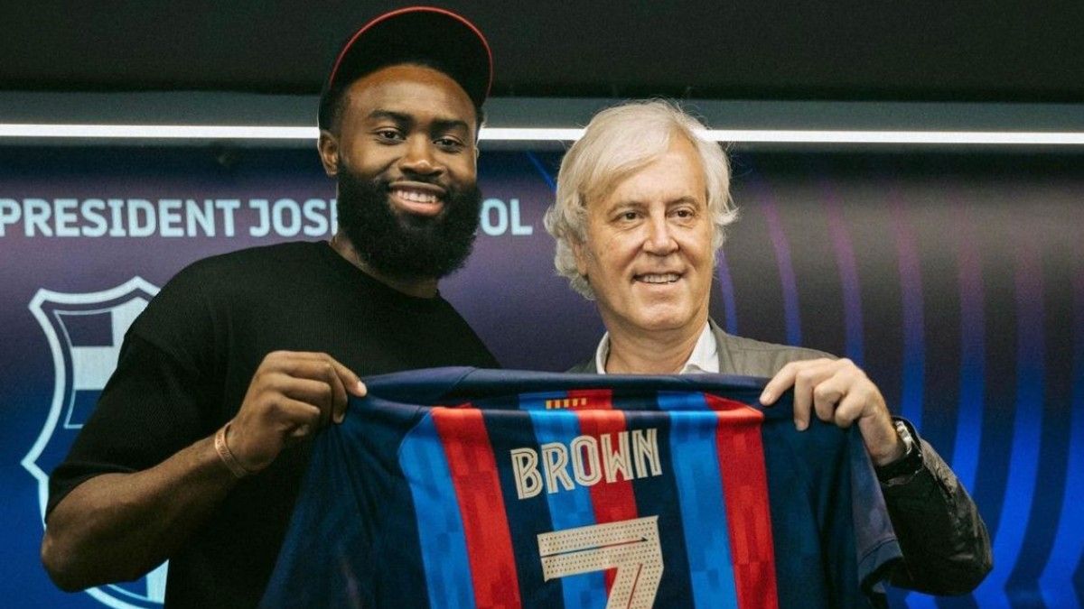 Jaylen Brown, con la camiseta del Barça