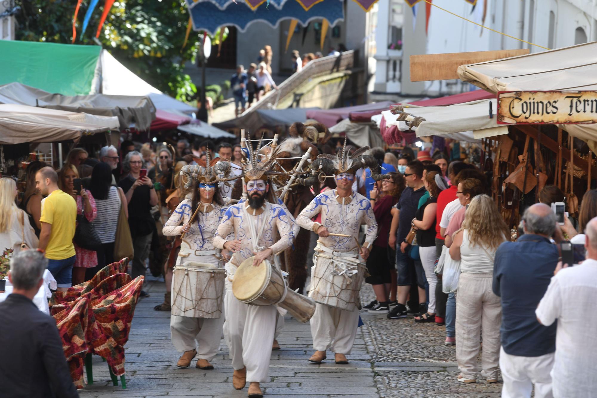 La Feira das Marabillas se despide de la Ciudad Vieja tras retomar la tradición medieval