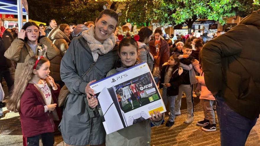 Música, regalos y solidaridad en el encendido navideño