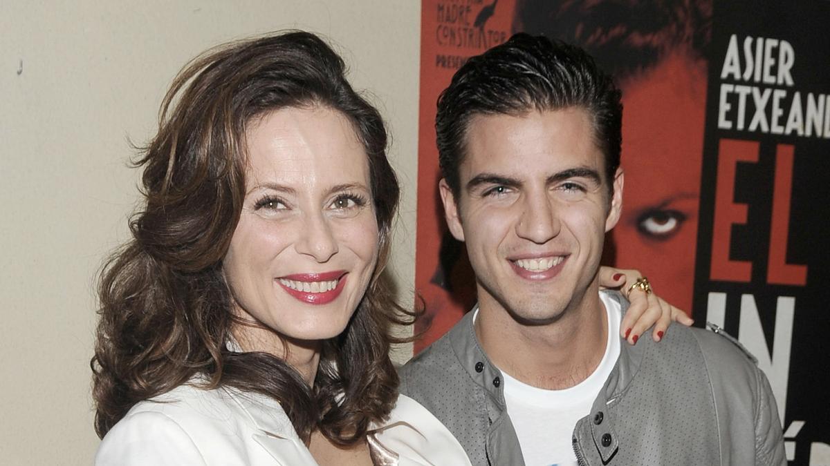 Maxi Iglesias y Aitana Sánchez-Gijón, cazados dándose besos