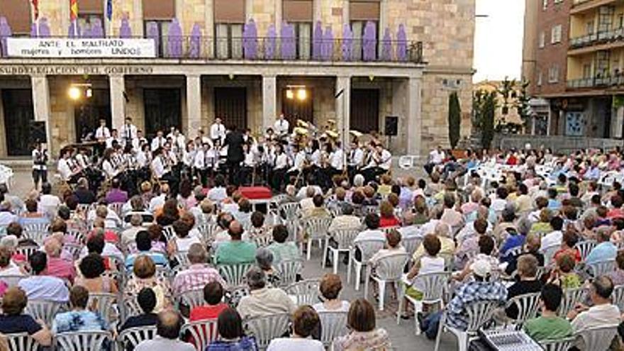 La Banda toresana «La Lira» durante su actuación en el IV Festival Hispano- Luso.