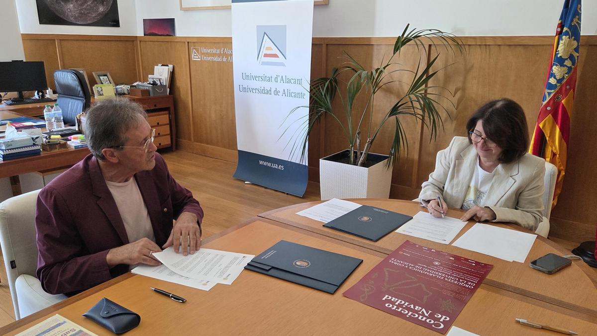 Un momento de la firma del convenio