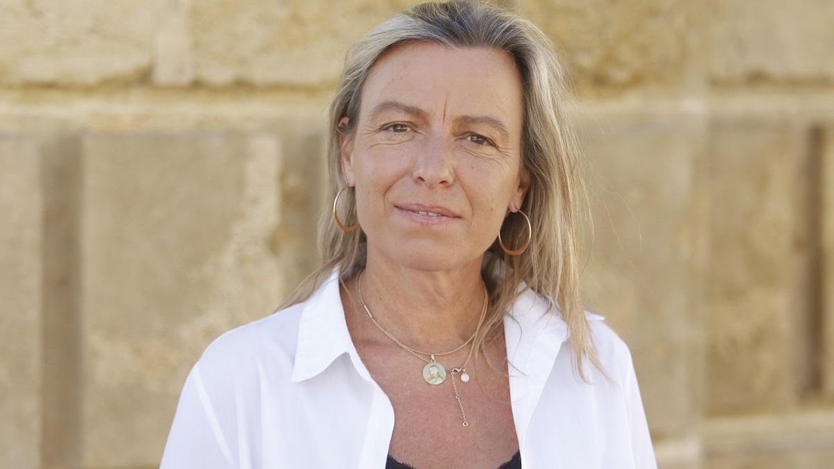 Isabel Albás: «Detrás de un mostrador hay familias que dependen de nosotros»