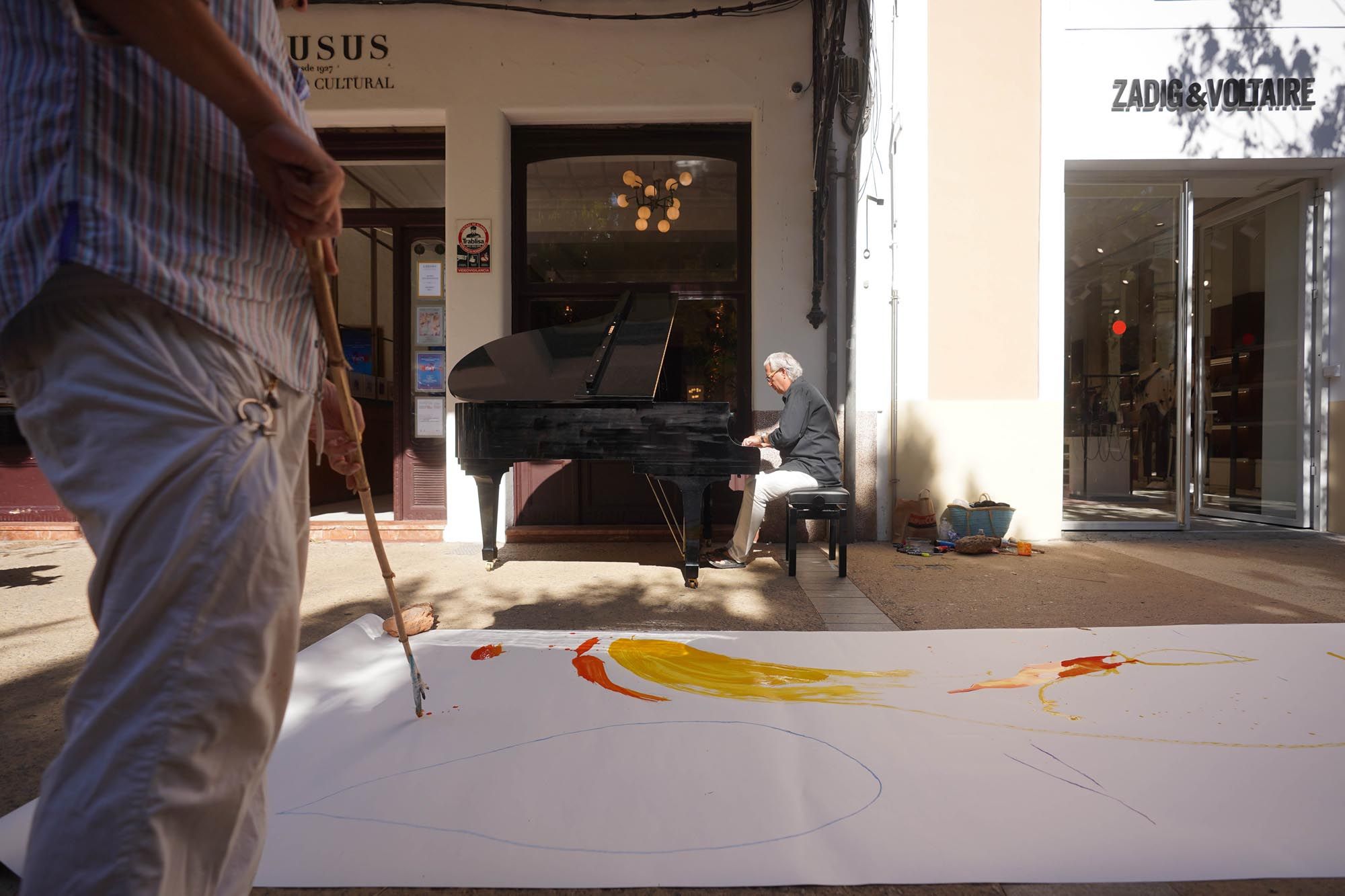 Mural en vivo al son de la música en Ibiza