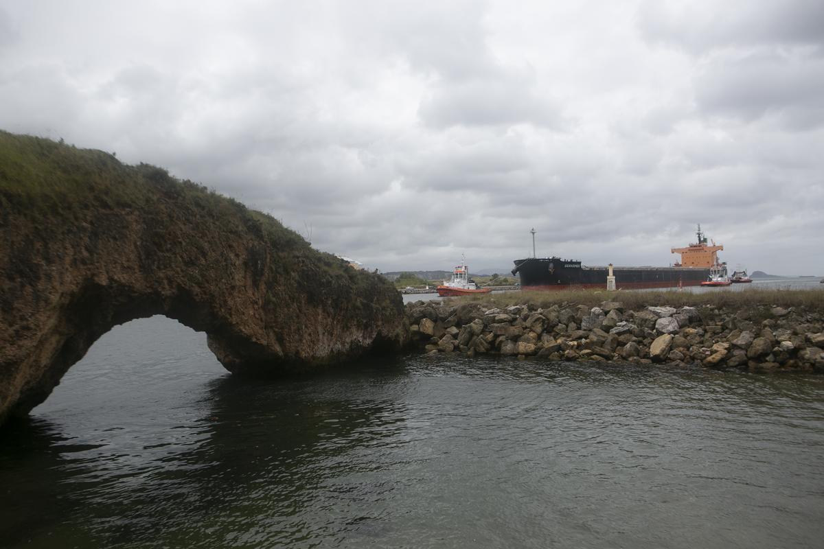 Un coloso en el Puerto de Avilés