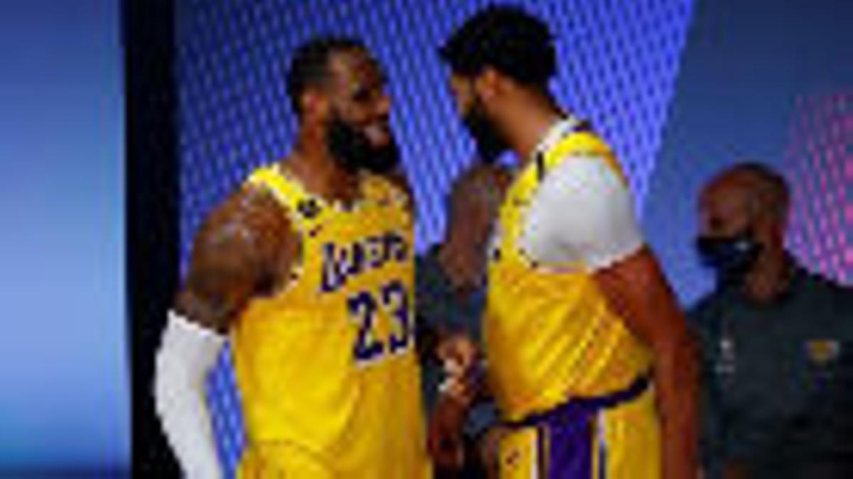 Los Lakers golpean primero en las finales del Oeste