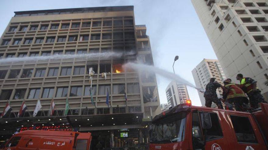 Al menos un muerto en un atentado en un hotel de Beirut que reivindica un grupo suní