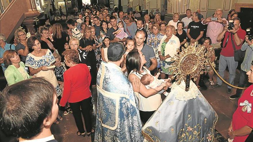 Castellón venera a Lledó con el paso bajo el manto