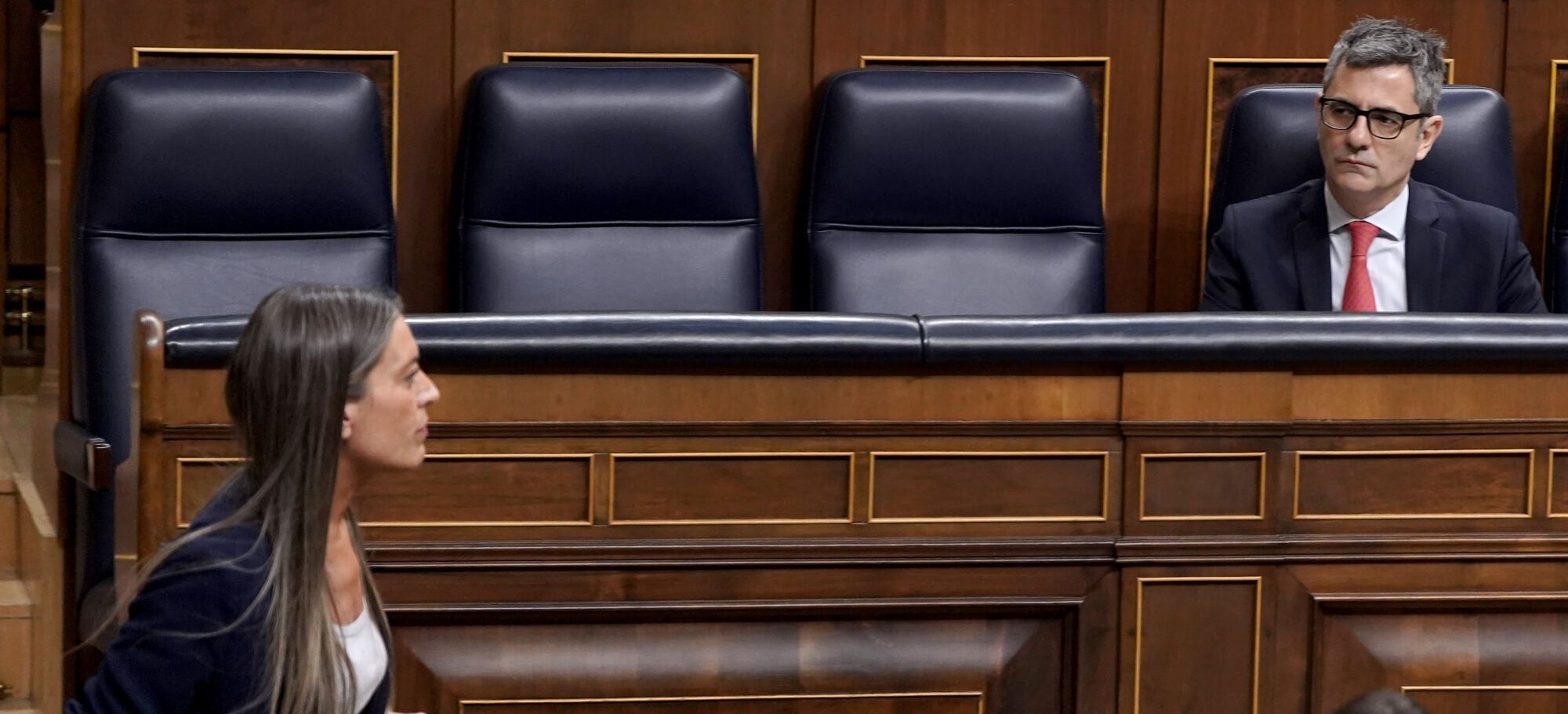 El ministro de Presidencia y Justicia, Félix Bolaños, y la portavoz del Junts, Míriam Nogueras, durante el pleno extraordinario del Congreso que tumbó el decreto con la revalorización de las pensiones.