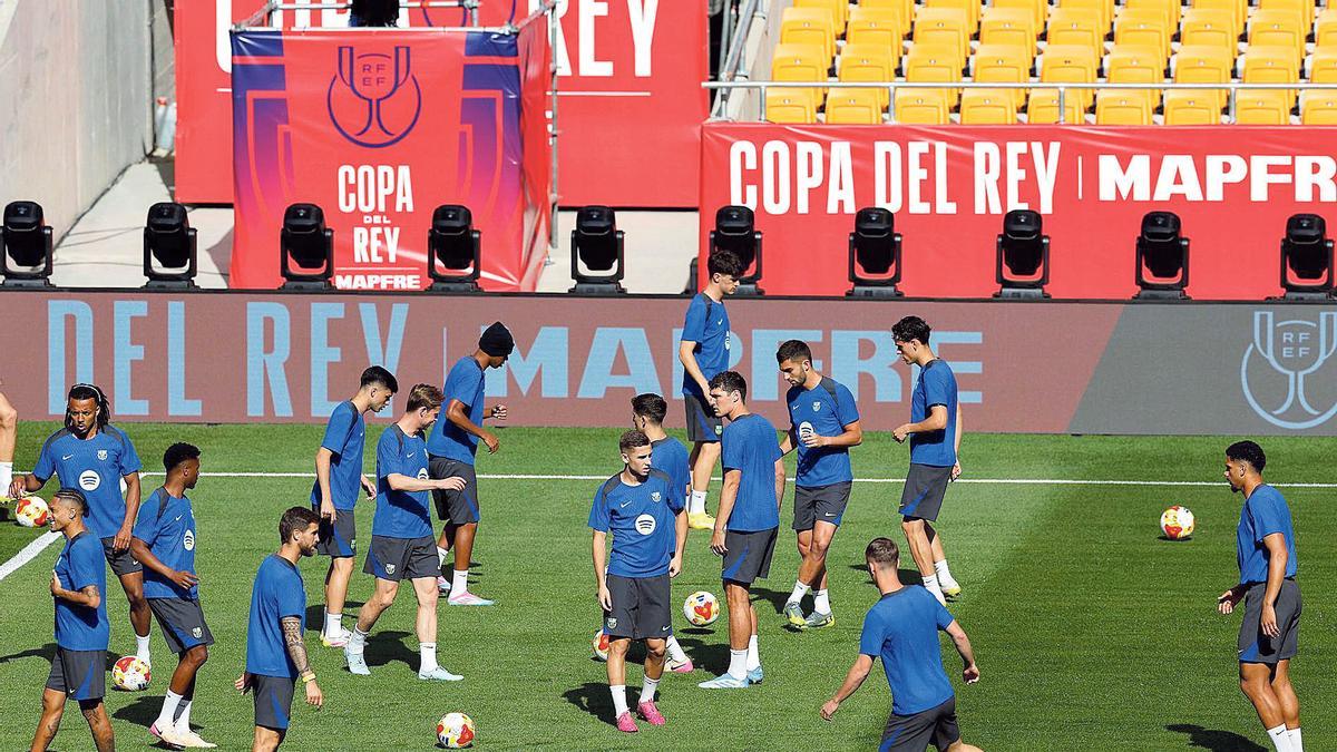 Los jugadores del Barça, ayer en La Cartuja. | Julio Munoz