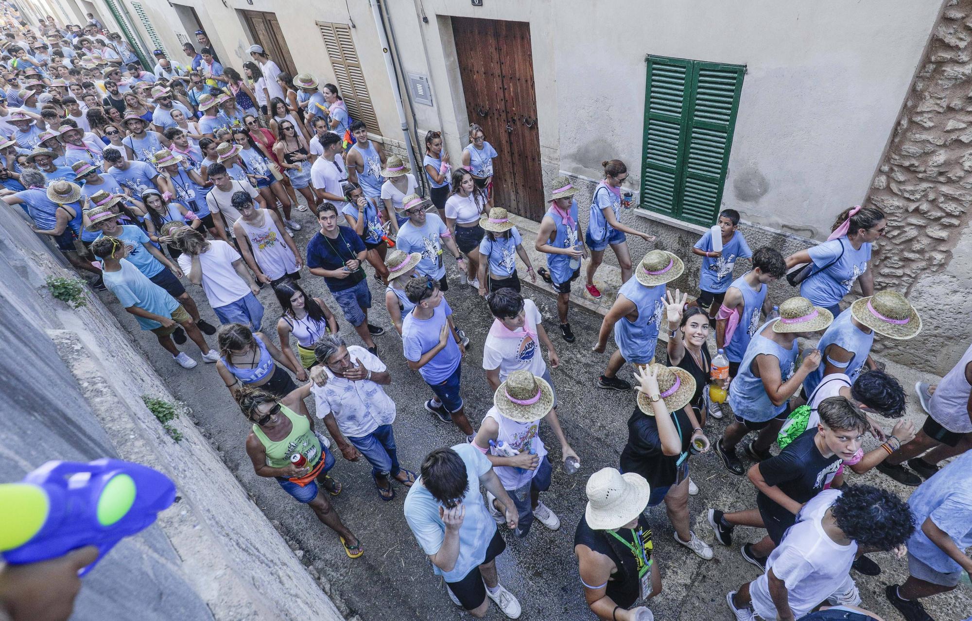 Embala't de Sencelles: búscate en la fiesta de la paja del verano mallorquín