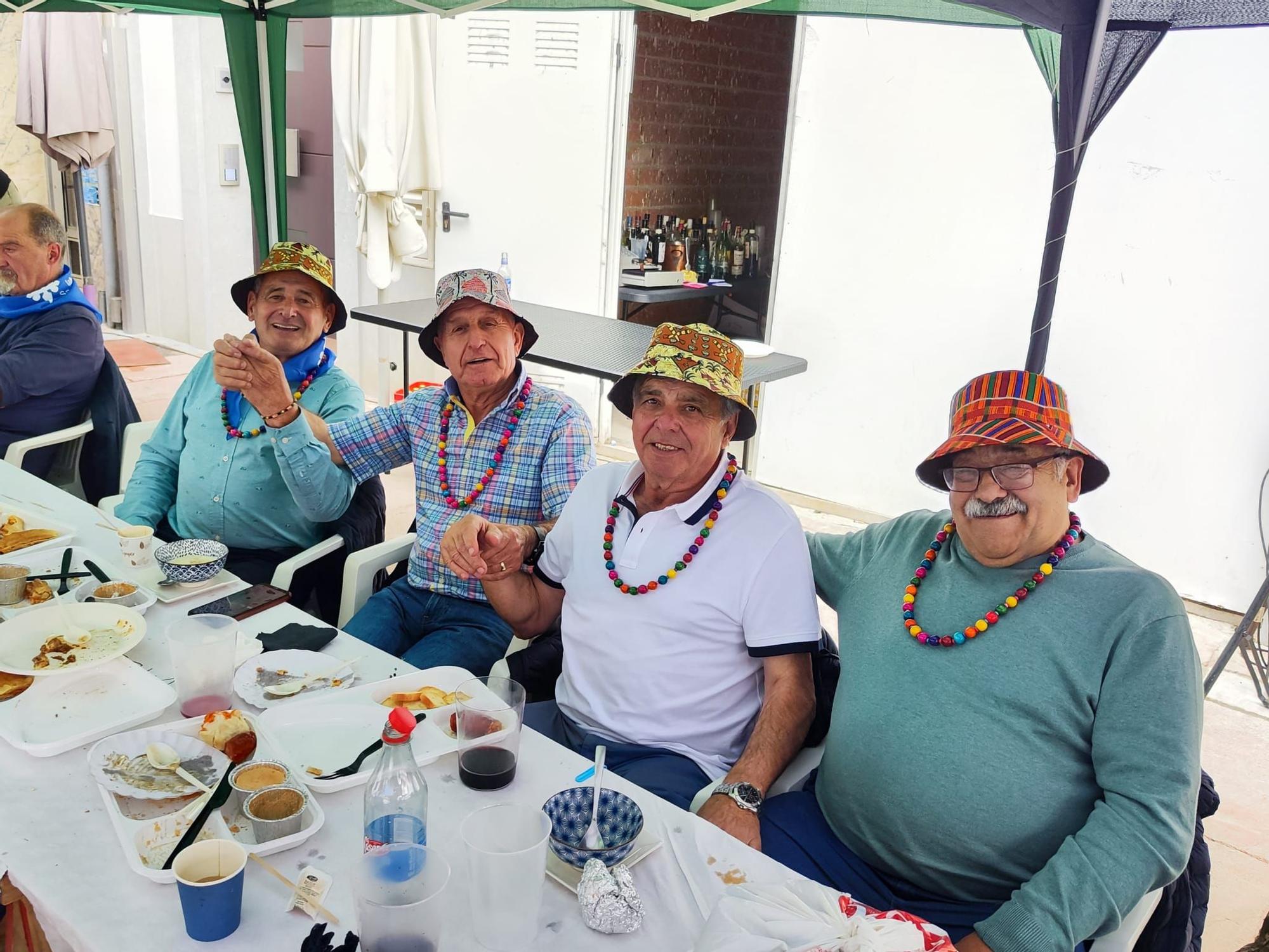 Grado abre boca para Santiago con la comida en la calle