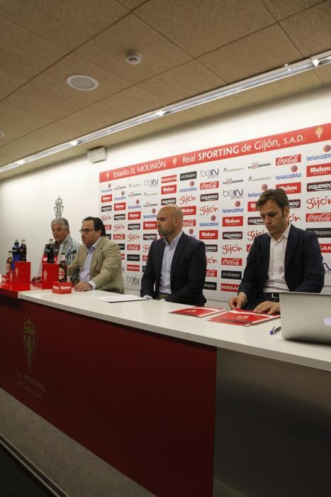 Firma del acuerdo entre el Sporting y el Fútbol Base de Gijón