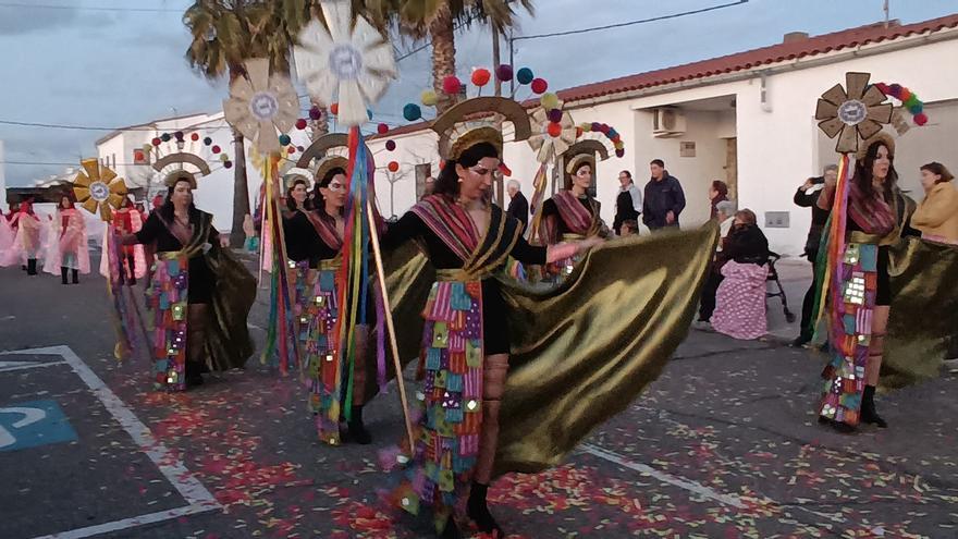 Las pedanías de Coria seducen al público con sus disfraces en el Carnaval