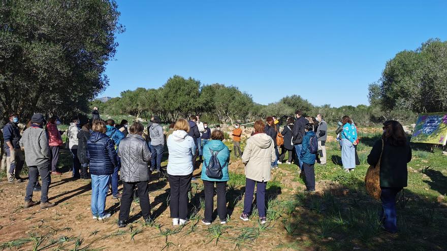Unas 80 personas reclaman fondos de la ecotasa para los Closos de Can Gaià