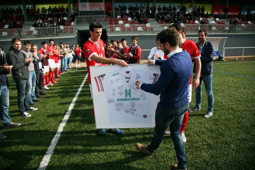 El club homenajea en su despedida al capitán tras 15 años en el club y a su entrenador, tras seis temporadas al frente del banquillo.