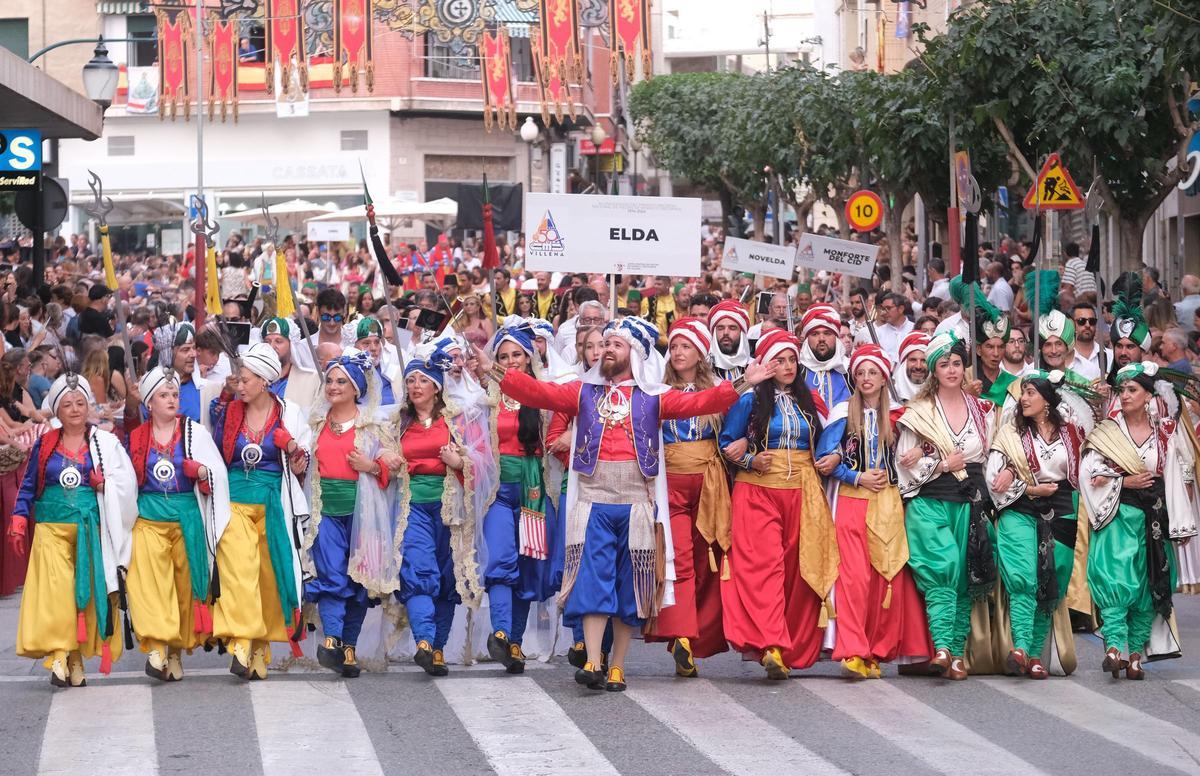 Las mejores imágenes del Desfile del 50 aniversario del Primer Congreso Nacional de Fiestas de Moros y Cristianos en Villena Las mejores imágenes del Desfile del 50 aniversario del Primer Congreso Nacional de Fiestas de Moros y Cristianos en Villena