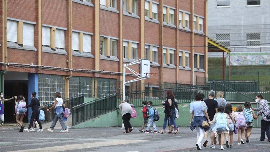 El Principado suprime la sectorización de los patios en los recreos y los asientos fijos en el bus escolar