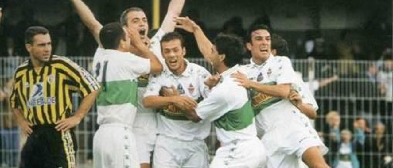 Cuxart celebra el gol marcado en Barakaldo.