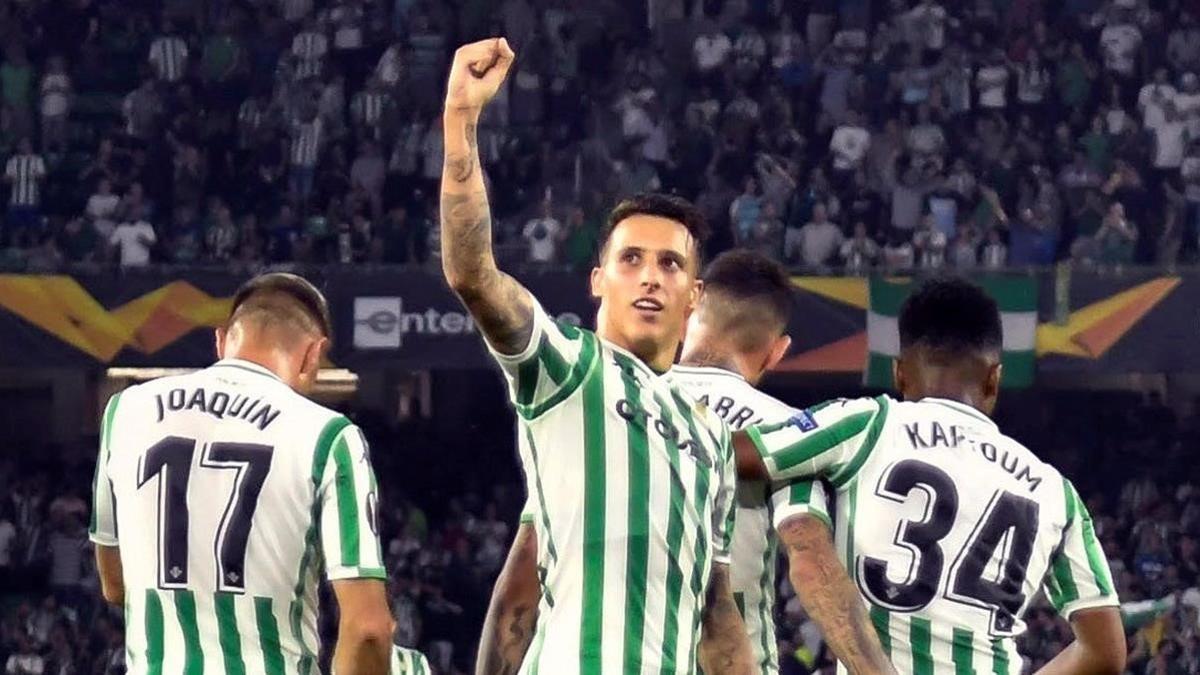 Cristian Tello celebra un gol con el Betis.