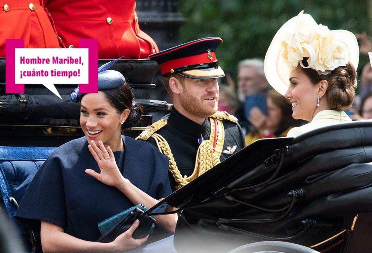 Meghan Markle saludando desde la carroza