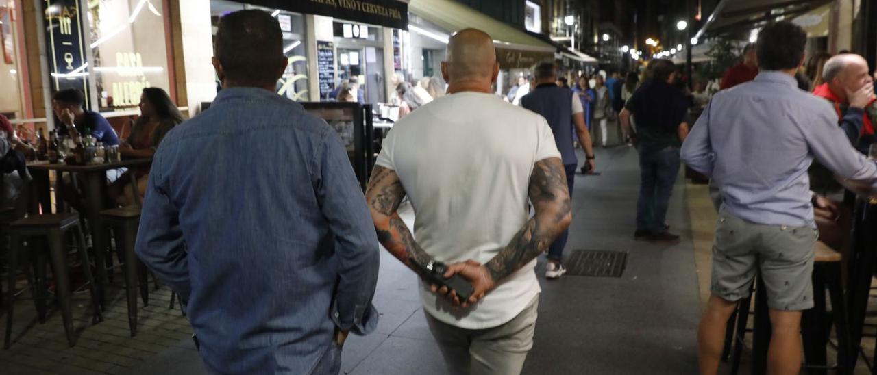 Agentes de paisano, controlando la Ruta de los Vinos.