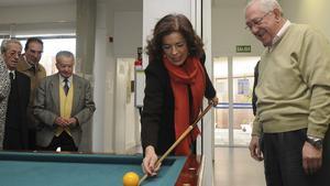 Ana Botella va fer les polèmiques declaracions sobre Burgos durant la seva visita al centre municipal de gent gran Pío Baroja, a Madrid, ahir.