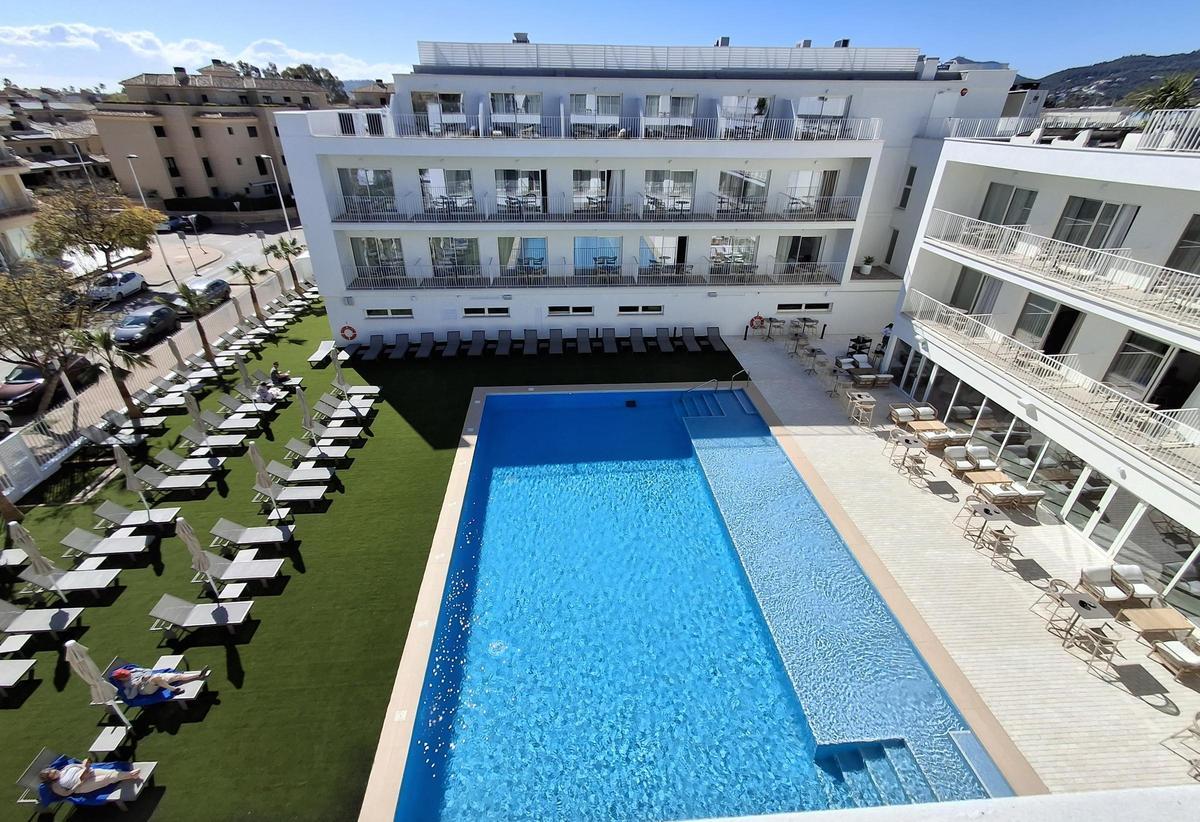El nuevo hotel ha comenzado de cine y con buen pie (pedalada)