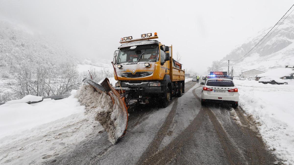 El operativo de búsqueda ya trabaja en la zona del alud de San Isidro para tratar de encontrar al trabajador desaparecido