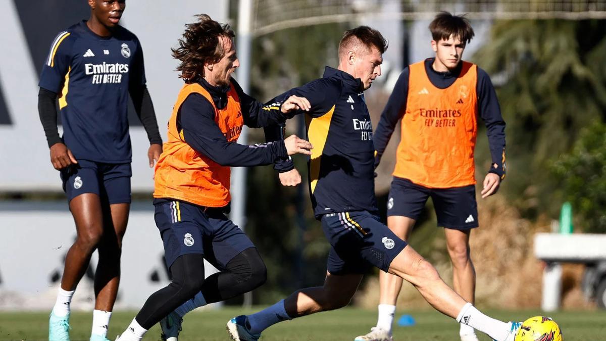 Luka Modric y Toni Kroos durante un entrenamiento del Real Madrid