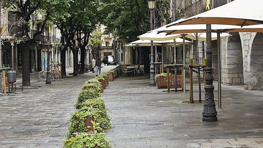 La Rambla de Girona, deserta durant el confinament.