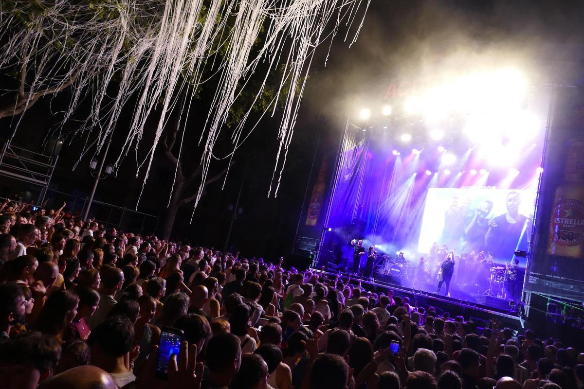 EN IMATGES | Figueres acomiada La Fúmiga en el seu últim concert gratuït a Catalunya EN IMATGES | Figueres acomiada La Fúmiga en el seu últim concert gratuït a Catalunya