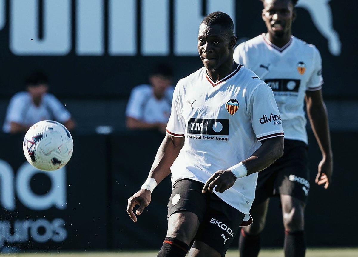 Aliou Dieng en el partido amistoso frente al CD Teruel