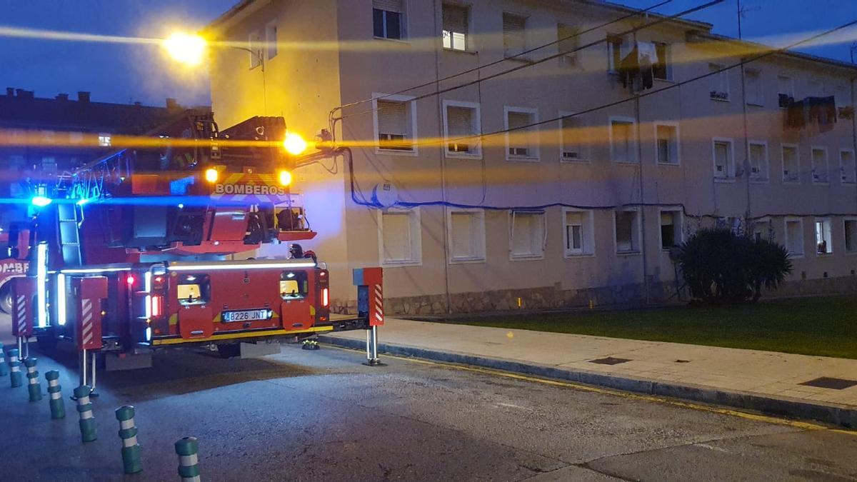 Bomberos de Gijón en Roces.