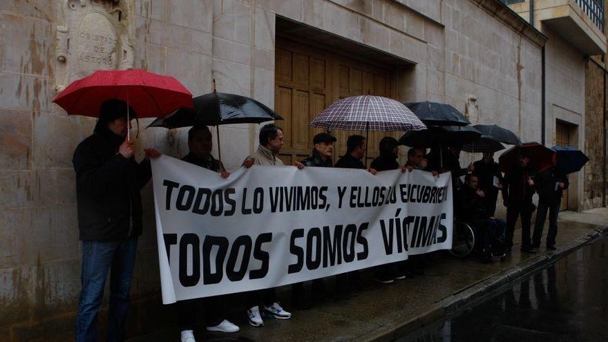 Manifestación de los ex seminaristas tras saltar el escándalo de pederastia