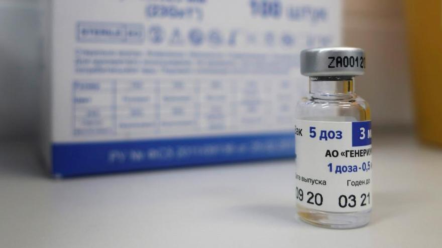 Las vacunas de AstraZeneca y Sputnik estudiarán si su combinación resulta más efectiva