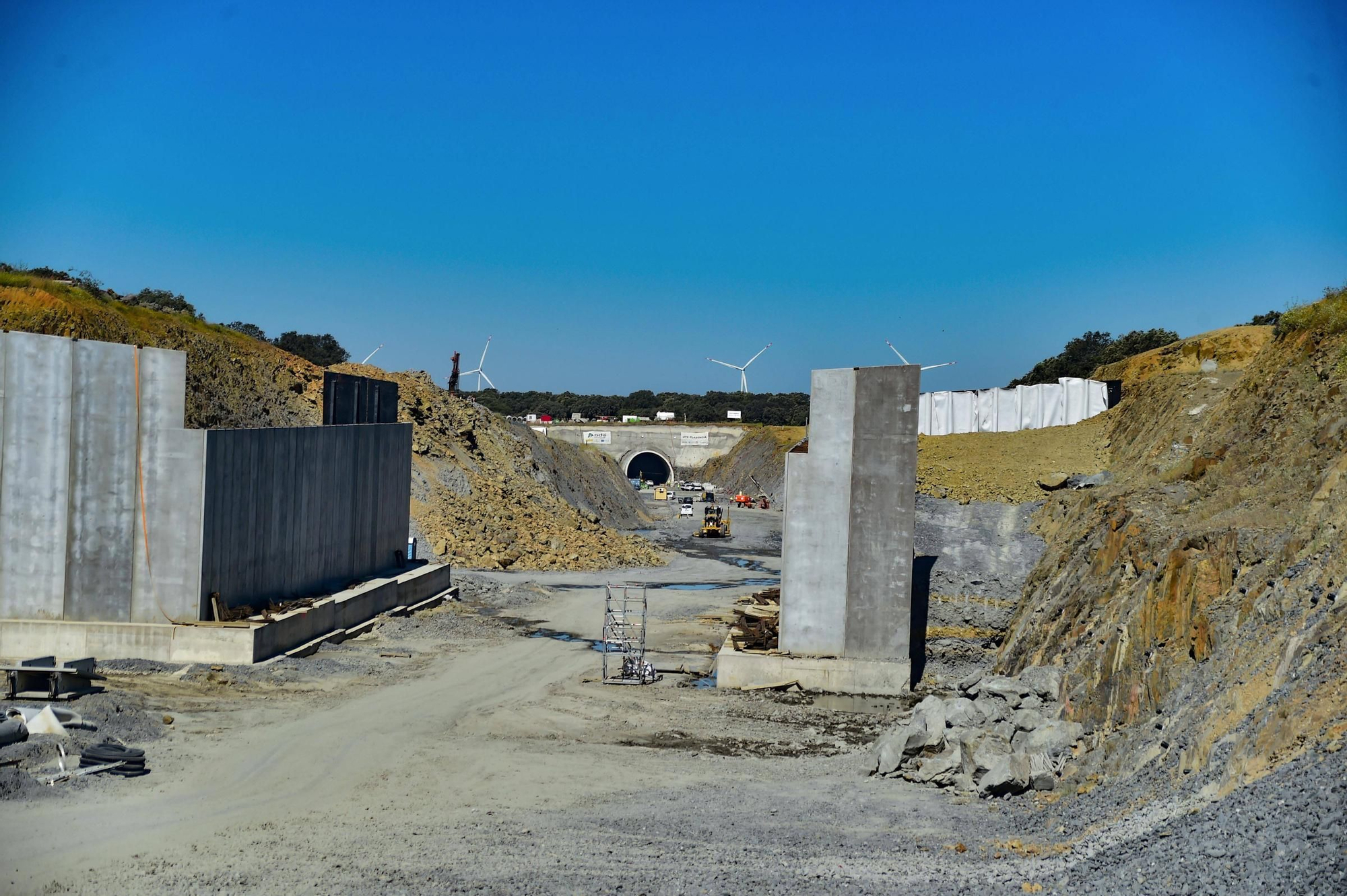 FOTOGALERÍA | El impresionante túnel de 1.500 metros que traerá el AVE a Cácers