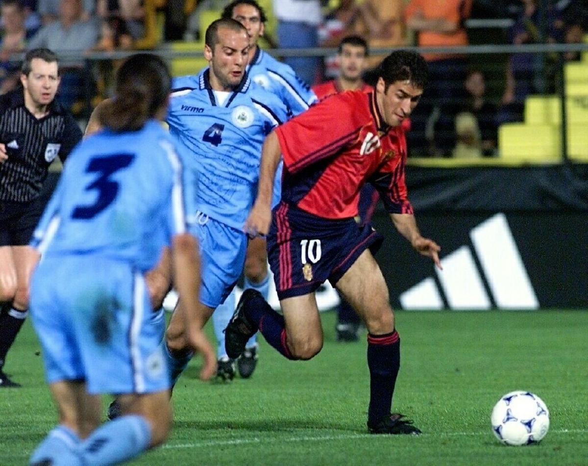 España goleó a San Marino en Vila-real en su debut en el estadio del Villarreal en 1999 en El Madrigal.