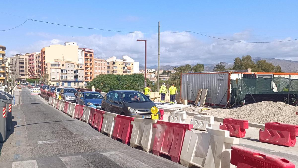 Último cambio en las obras del puente sobre el río Amadorio con prohibición para vehículos pesados.