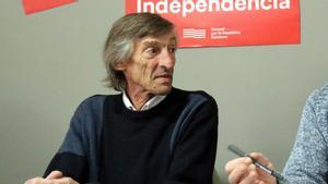 El  activista Carles Furriols atiende a la prensa