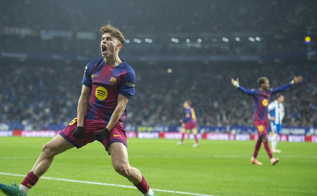 Fermín celebra el primer gol del Barça durante el derbi.