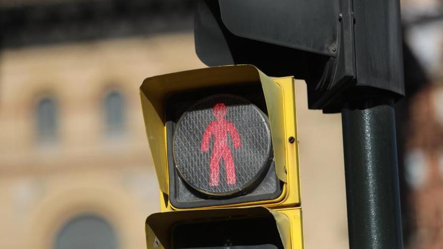 ¿Cuánto tiempo pierden los peatones en Zaragoza esperando en un semáforo?