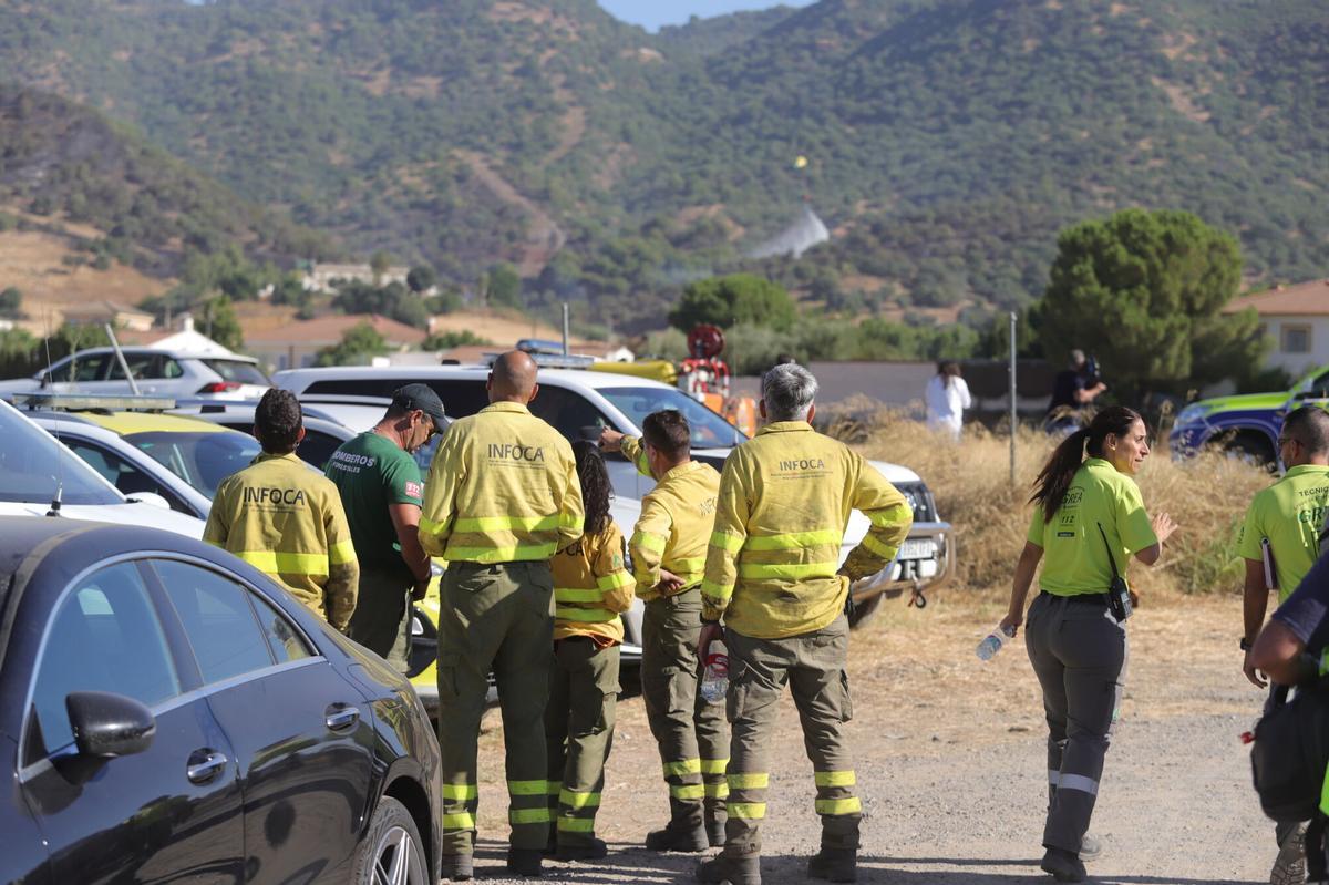 Segundo día del incendio en la sierra de Córdoba, tras La Albaida