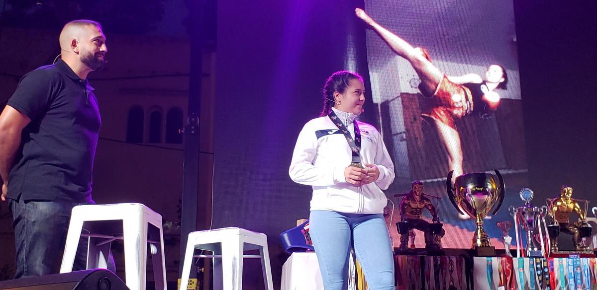Cala d'Or homenajea a la campeona del mundo júnior de kickboxing Analía Domínguez