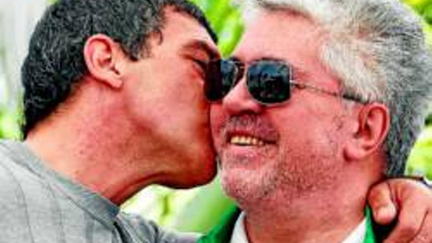 Banderas confiesa que Almodóvar ya le ha perdonado