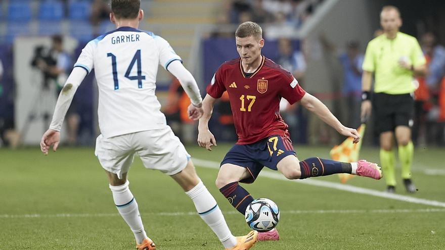 Sergio Gómez, durante un partido con la selección española sub-21.